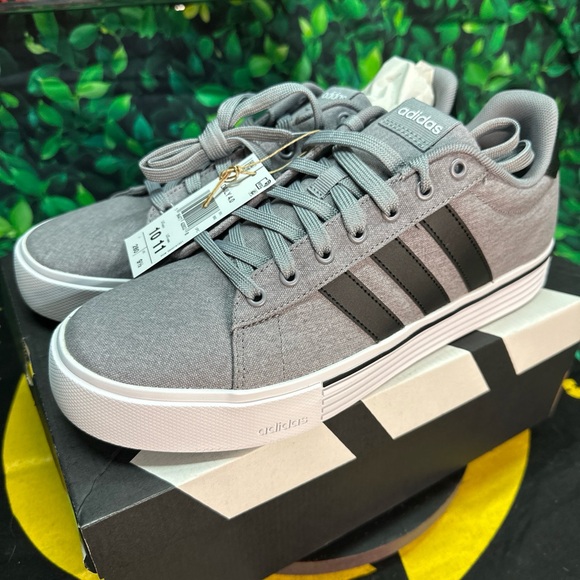 Adidas Daily 4.0 Grey/Black Size 10M/11W NIB - Picture 1 of 6